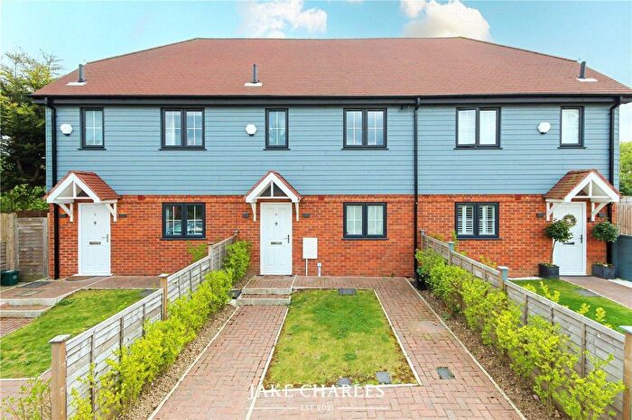 2 Bedroom Terraced House For Sale In Crescent Gardens, St. Albans, AL4