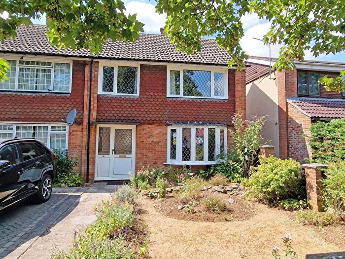 3 Bedroom End Of Terrace House For Sale In Leach Road, Bicester, OX26