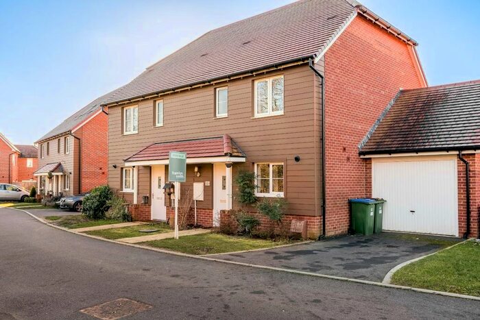 3 Bedroom Property For Sale In Borrer Drive, Henfield, BN5