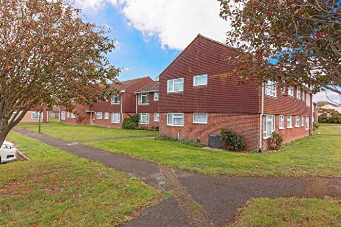 2 Bedroom Flat For Sale In Beachcroft Place, Lancing, BN15