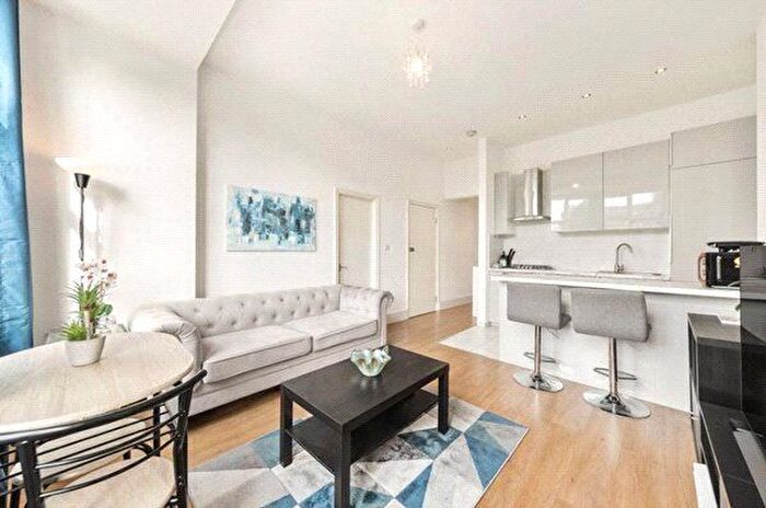 2 Bedroom Flat For Sale In Emanuel Avenue, London, W3
