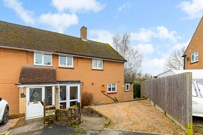 3 Bedroom Semi-Detached House For Sale In Fulmore Close, Harpenden, AL5