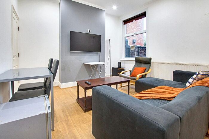 4 Bedroom Terraced House To Rent In Lytton Road, Leicester, LE2