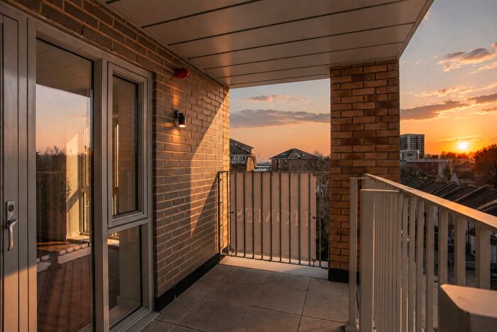 2 Bedroom Apartment For Sale In Riverside West, West Street, Erith, Kent, DA8