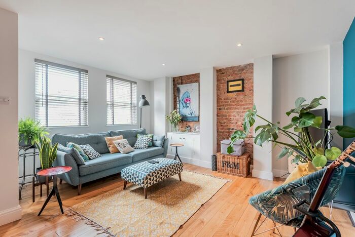 2 Bedroom Flat To Rent In Underhill Road, London, SE22