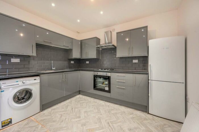 2 Bedroom Flat To Rent In Walpole Road, Walthamstow, London, E17