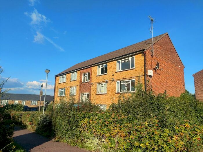 2 Bedroom Maisonette To Rent In Gunn Road, Swanscombe, Kent, DA10