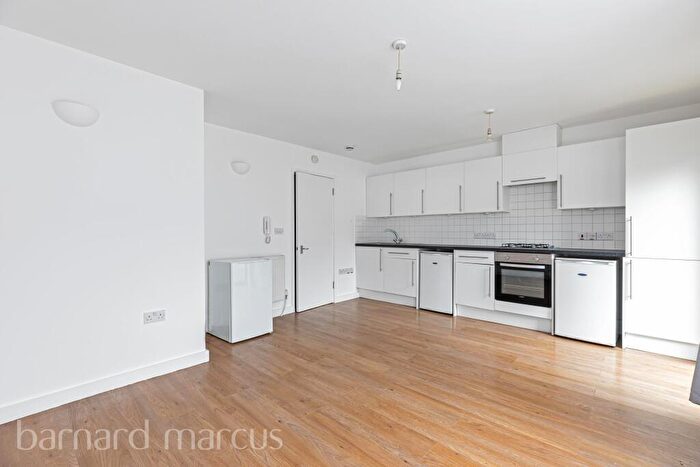 3 Bedroom Flat To Rent In Mill Lane, West Hampstead, NW6