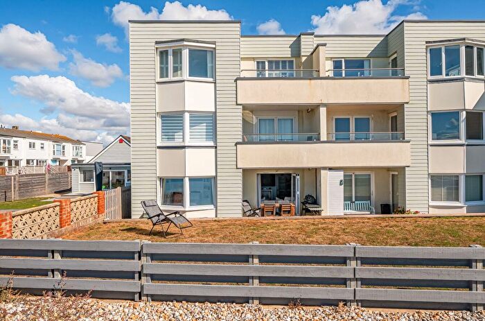 2 Bedroom Flat For Sale In Seafields, Bracklesham Bay, PO20