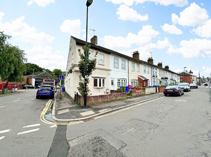 2 Bedroom Ground Maisonette To Rent In Victoria Road, Aldershot, GU11