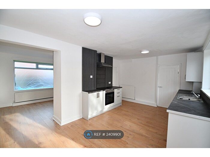 3 Bedroom Terraced House To Rent In Aylesbury Close, Salford, M5