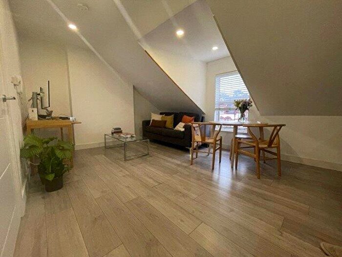 1 Bedroom Apartment To Rent In Ferme Park Road, Stroud Green, London, N4