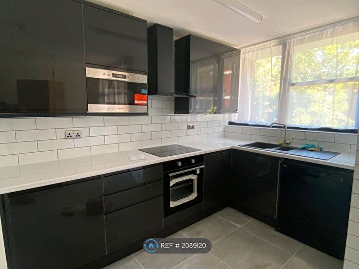 3 Bedroom Maisonette To Rent In Stourhead House, London, SW1V