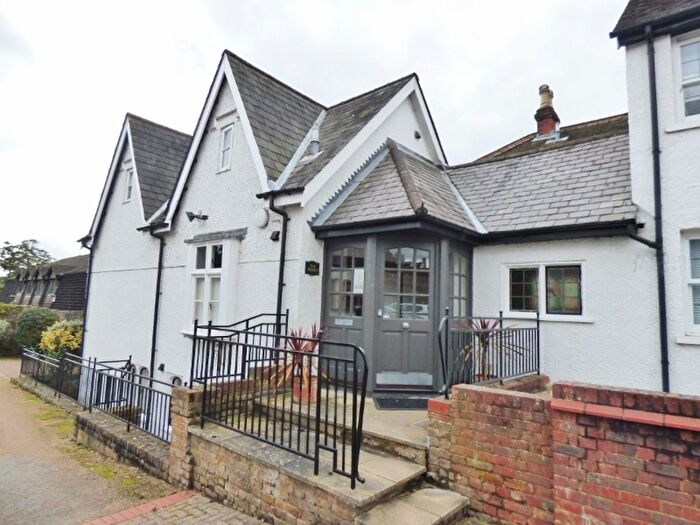 1 Bedroom Flat To Rent In Dorking Road, Leatherhead, KT22