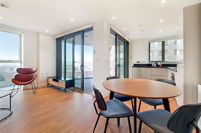 2 Bedroom Flat To Rent In Green Street, London, NW10