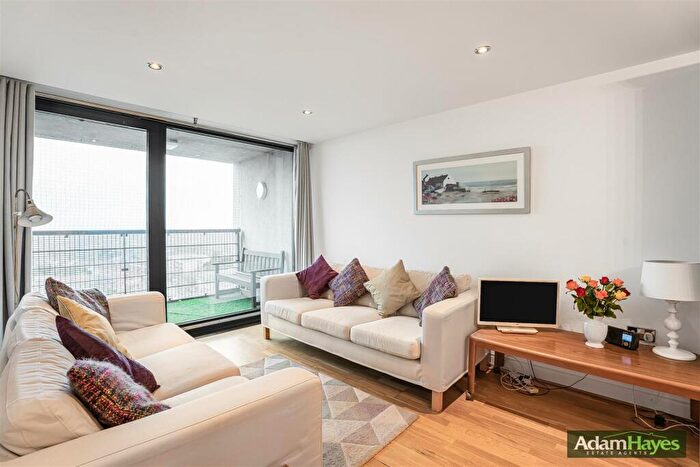 2 Bedroom Apartment For Sale In Kingsway, North Finchley, N12