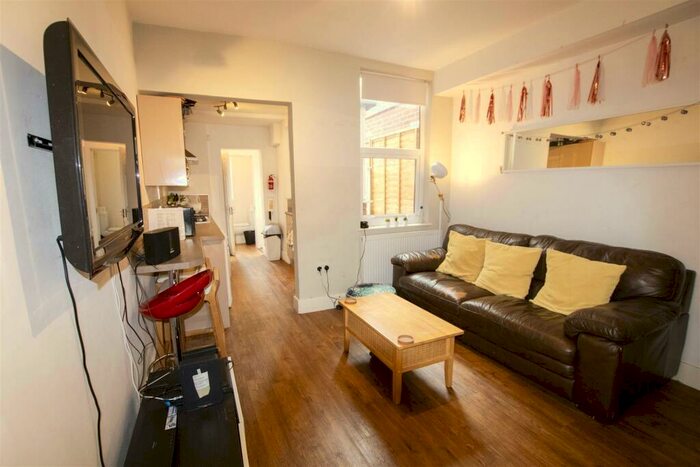 3 Bedroom House To Rent In Winnie Road, Birmingham, B29