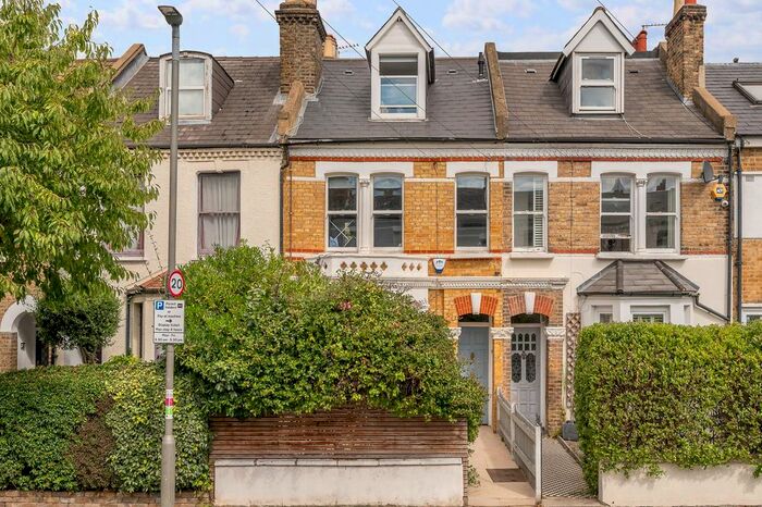 2 Bedroom Flat To Rent In Ravenswood Road, London, SW12