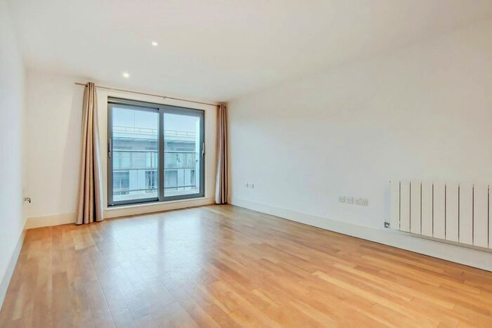 2 Bedroom Flat To Rent In Royal Carriage Mews, Woolwich, London, SE18