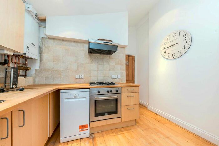 1 Bedroom Flat To Rent In Borough Road, Kingston Upon Thames, KT2