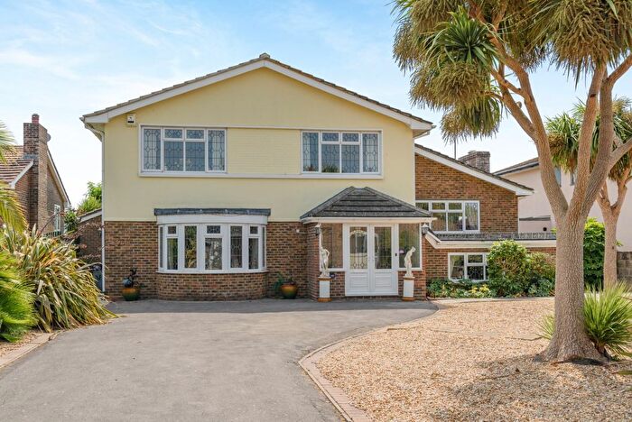 4 Bedroom Detached House For Sale In Arun Way, Aldwick, West Sussex, PO21