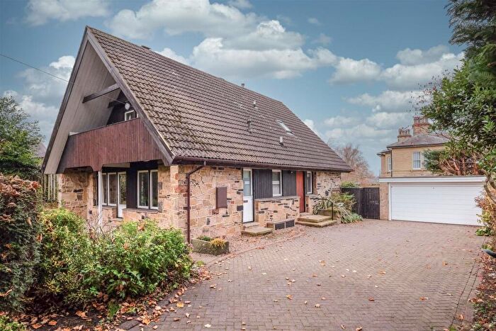 4 Bedroom Detached House For Sale In Knowles Road, Brighouse, HD6