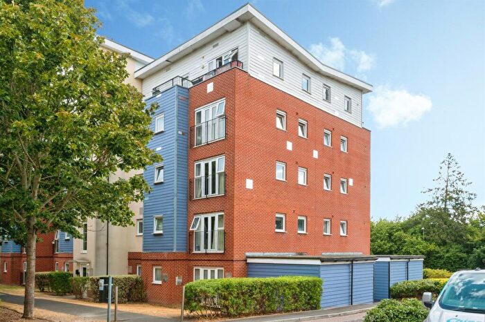 2 Bedroom Apartment For Sale In Alexander Square, Eastleigh, SO50