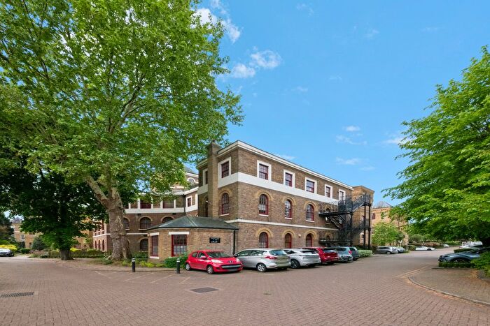 3 Bedroom Flat For Sale In West Park Road, Southall, UB2