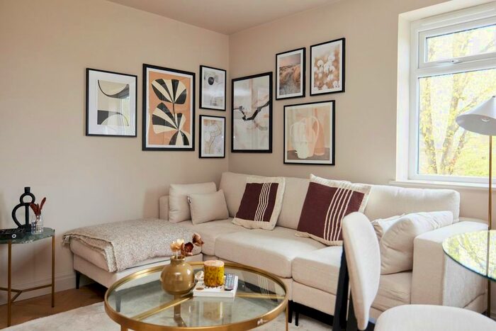 2 Bedroom Flat To Rent In Woodborough Road, London, SW15