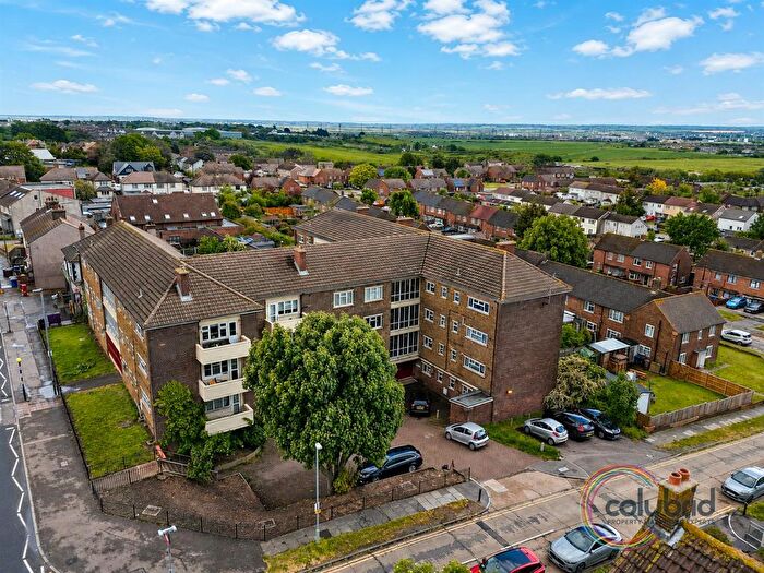 3 Bedroom Flat For Sale In Chelmer House, River View, Grays, RM16