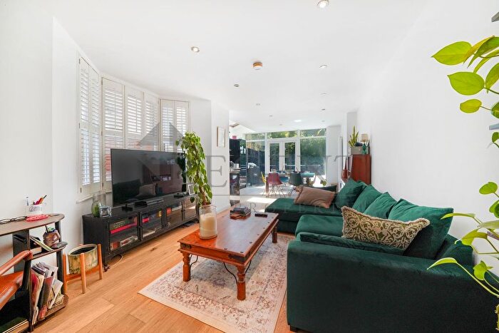 2 Bedroom Flat To Rent In Leander Road, London, SW2