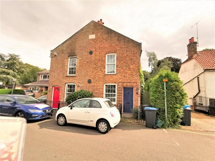 2 Bedroom Cottage To Rent In Park Lane, Harlow, Essex, CM20