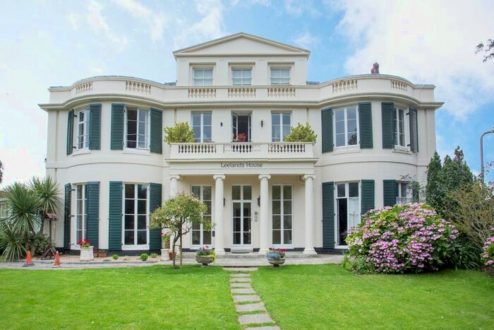 2 Bedroom Flat To Rent In Grams Road, Walmer, Deal, CT14