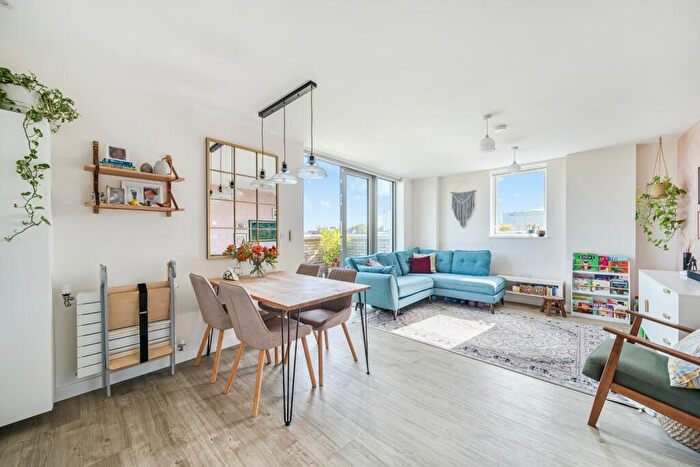 2 Bedroom Apartment For Sale In Goodwood Road, London, SE14