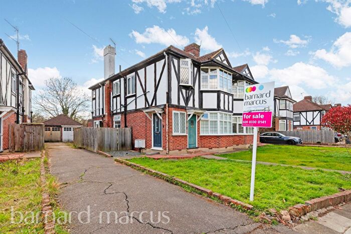 2 Bedroom Flat For Sale In Aboyne Drive, London, SW20