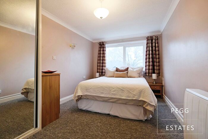2 Bedroom Flat For Sale In Castle Court, Torquay, TQ1