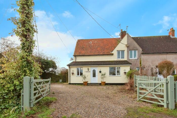 3 Bedroom Semi-Detached House For Sale In Peterhouse, Creeting St. Peter, Ipswich, IP6