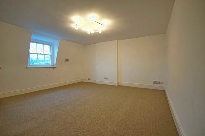 2 Bedroom Flat To Rent In Kingsdown Parade, Cotham, Bristol, BS6