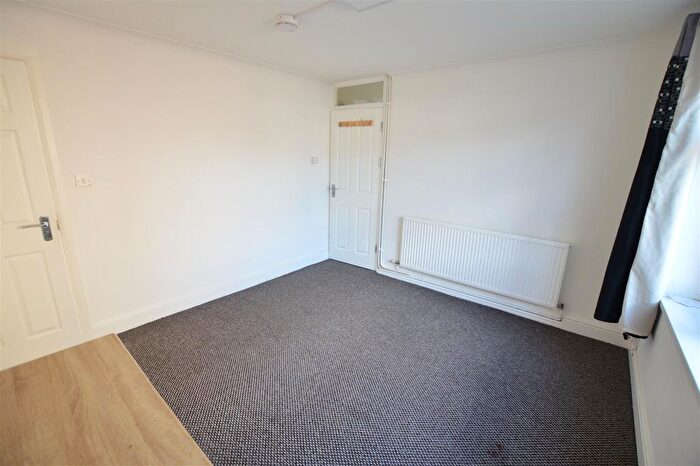 4 Bedroom End Of Terrace House To Rent In Larch Close, Slough, SL2