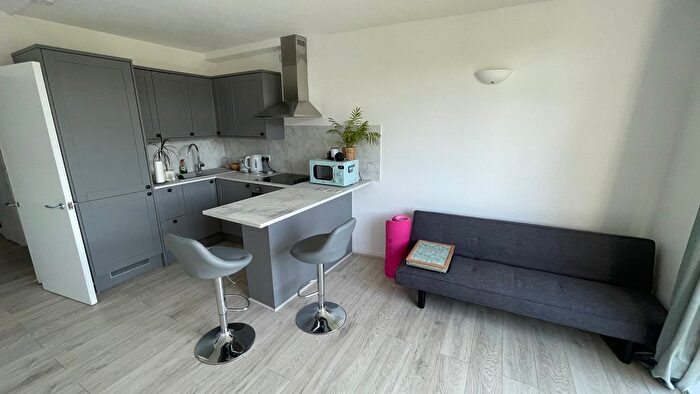 1 Bedroom Flat To Rent In Upper Richmond Road, London, SW15