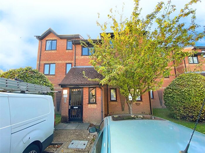 1 Bedroom Flat For Sale In Courtlands Close, Watford, Hertfordshire, WD24