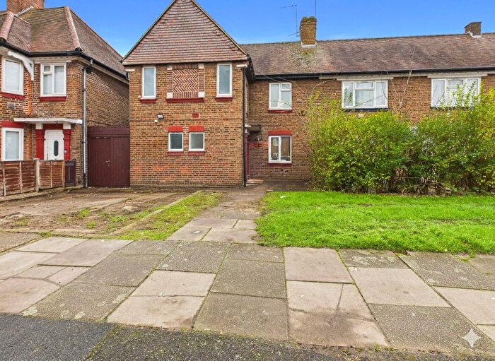 4 Bedroom End Of Terrace House To Rent In Wesley Avenue, Hounslow, TW3