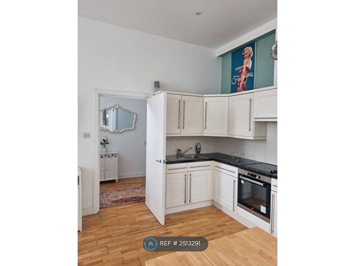 3 Bedroom Flat To Rent In New Cross Rd, SE14