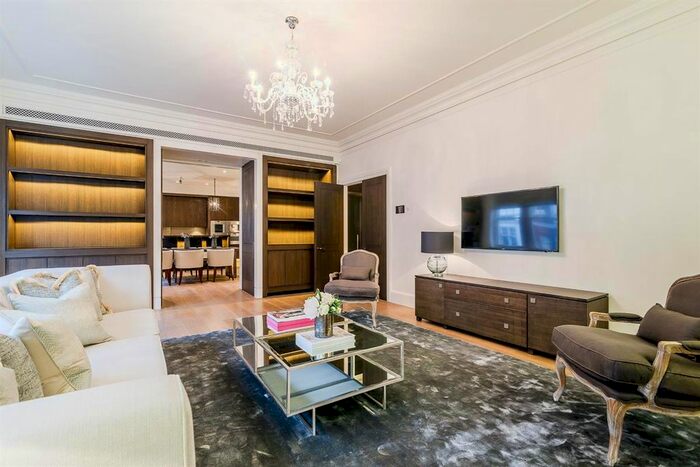 3 Bedroom Flat To Rent In Duke Street, W1K