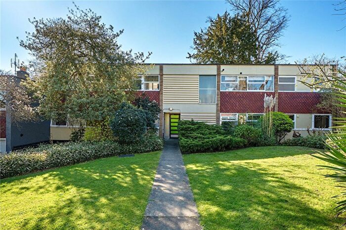 2 Bedroom Flat For Sale In The Priory, Blackheath, London, SE3