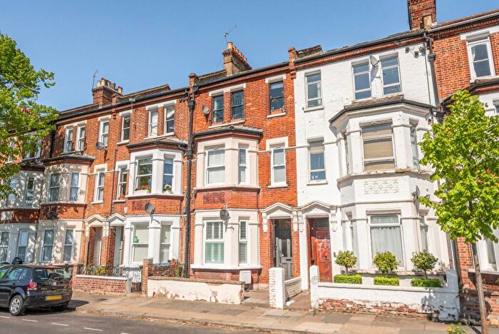 2 Bedroom Flat For Sale In Valmar Road, London, SE5
