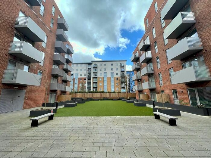 1 Bedroom Flat For Sale In The Metalworks, Petersfield Avenue, Slough, SL2