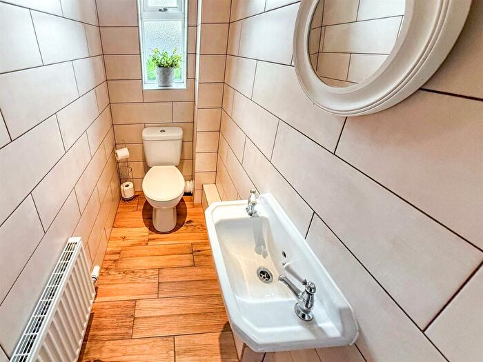 4 Bedroom Detached House For Sale In Maes Hyfryd, Chirk, LL14
