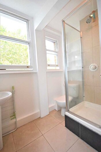 1 Bedroom Flat For Sale In Chiswick Road, London, W4