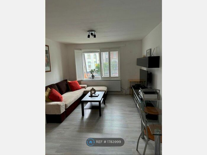 1 Bedroom Flat To Rent In Landau House, London, NW2